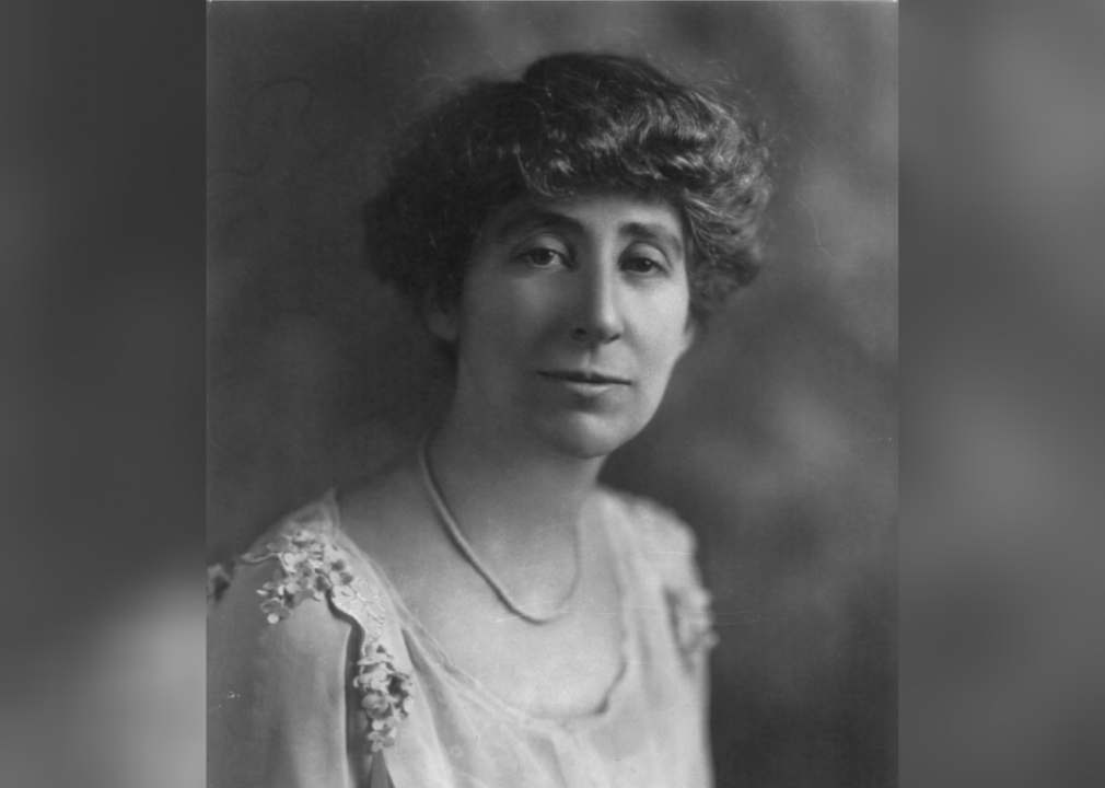 1916: Woman wins House seat